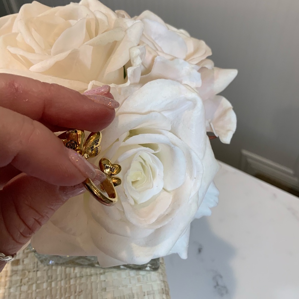Paula Abdul gold love me ring - Picture 3 of 8